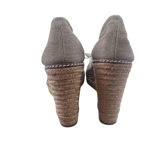 Tory Burch Jackie Charm Logo Peep Toe Wedge Espadrille Heel Gold/Beige 9B - Picture 16 of 16